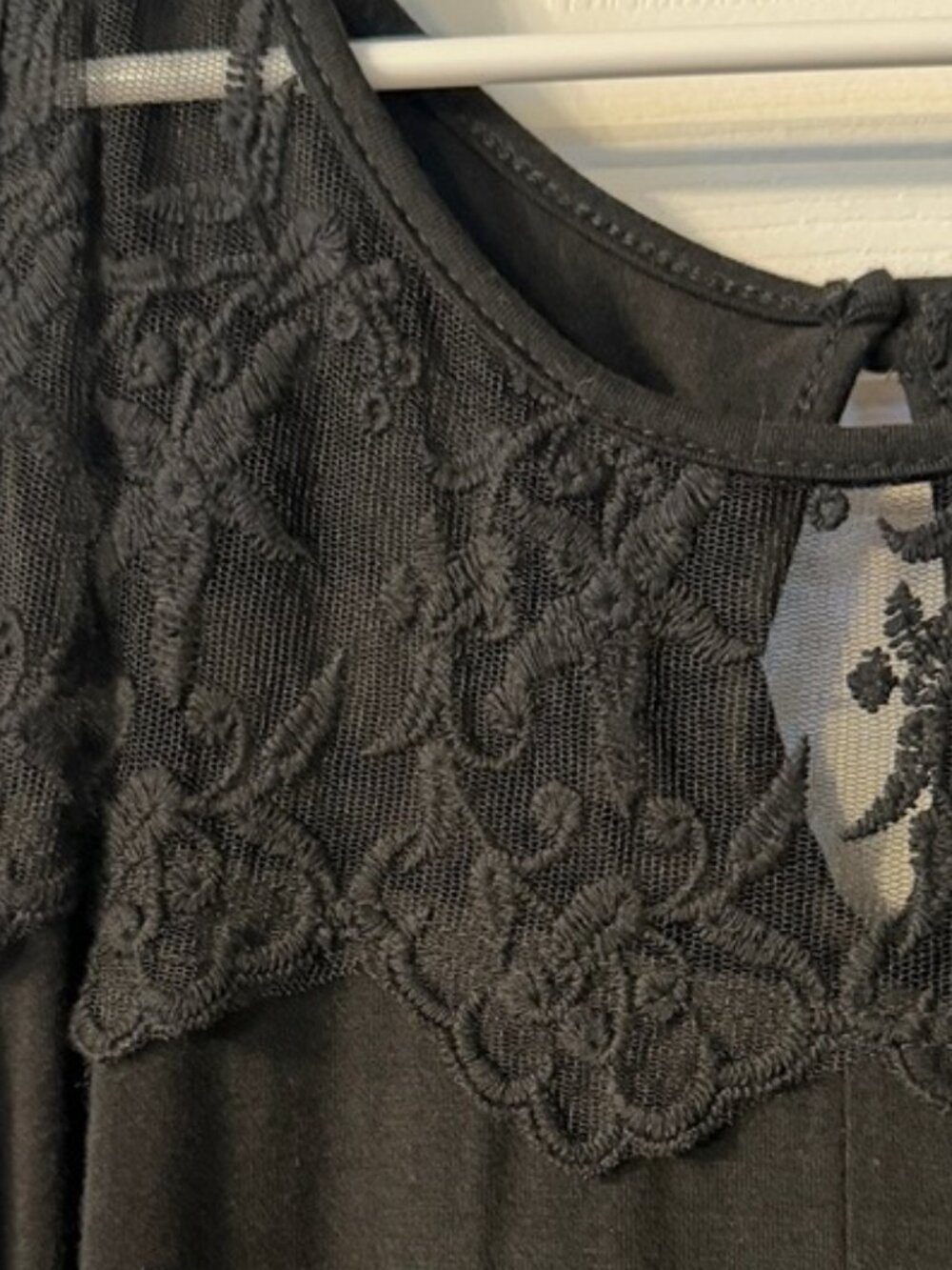 Green Envelope Black Lace Tank Top - Picture 2 of 3
